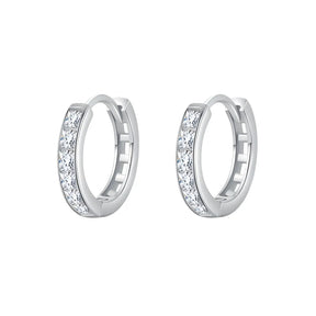 brinco-de-argola-julie-com-zirconias-no-fundo-branco