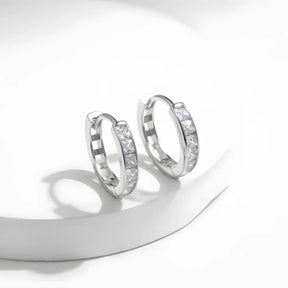brinco-de-argola-julie-com-zirconias-lado-esquerdo