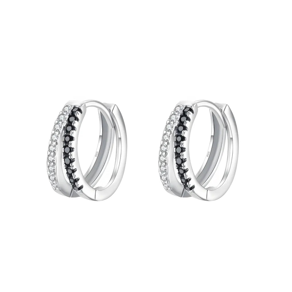 brinco-de-argola-odete-em-prata-com-zirconias-no-fundo-branco