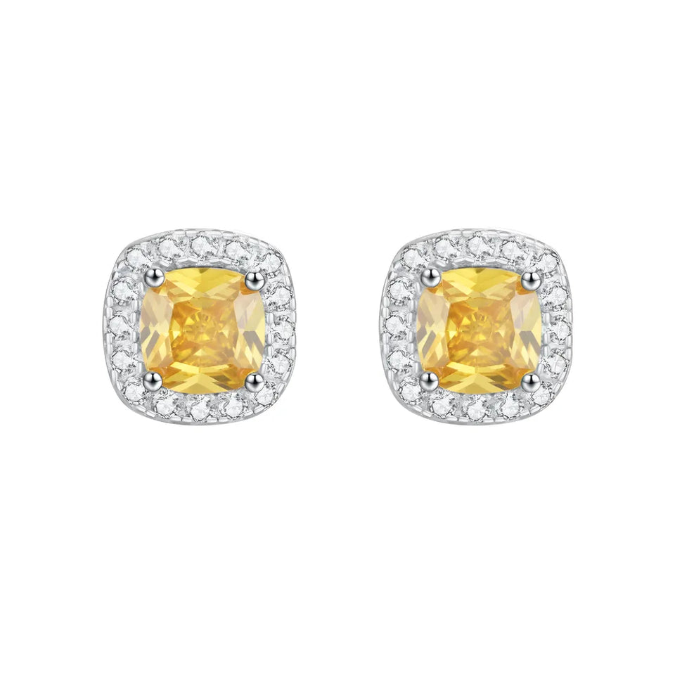 brinco-de-prata-audrey-com-zirconias-no-fundo-branco