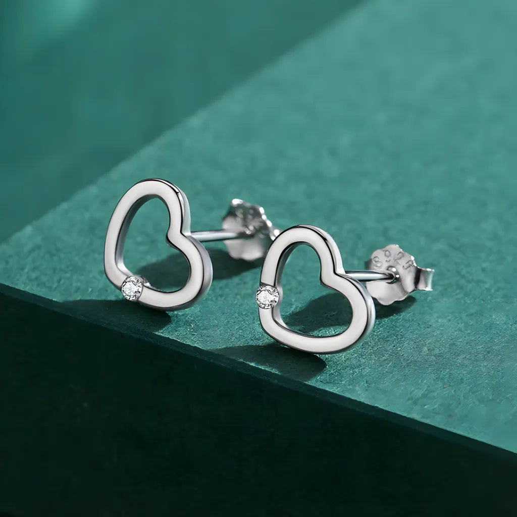 brinco-de-prata-heart-com-zirconia-foto-do-lado-direito