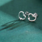 brinco-de-prata-heart-com-zirconia-de-frente