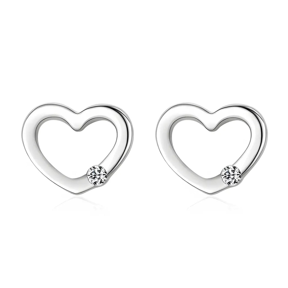 brinco-de-prata-heart-com-zirconia-no-fundo-branco