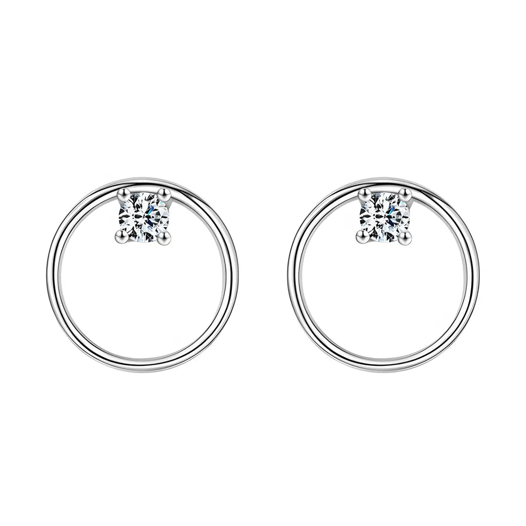 brinco-de-prata-laure-com-zirconia-no-fundo-branco