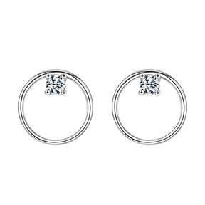 brinco-de-prata-laure-com-zirconia-no-fundo-branco