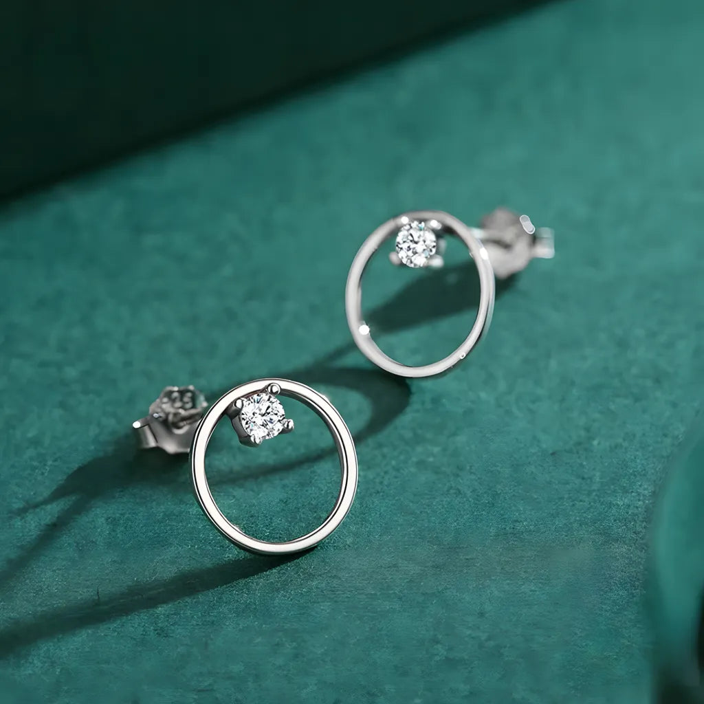 brinco-de-prata-laure-com-zirconia-de-frente