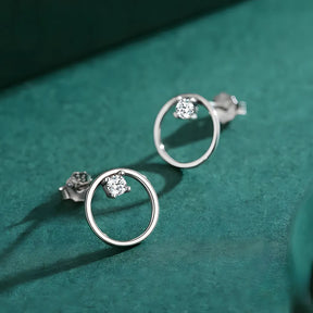 brinco-de-prata-laure-com-zirconia-de-frente