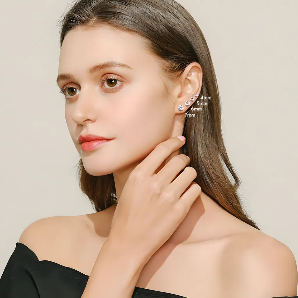 brinco-de-prata-paris-com-zirconia-sendo-utilizado-por-modelo