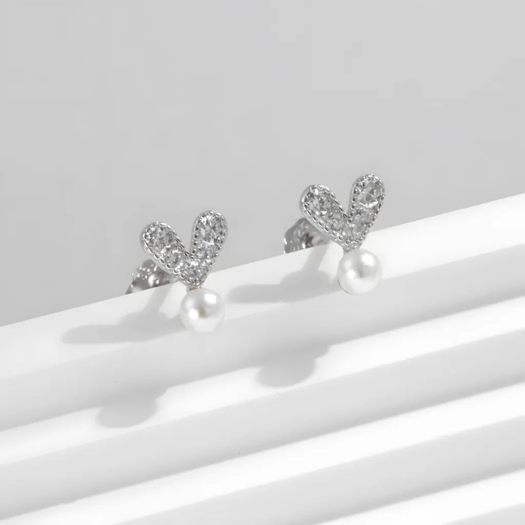 brinco-de-prata-pearl-com-zirconias-e-perola-lado-esquerdo
