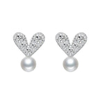 brinco-de-prata-pearl-com-zirconias-e-perola-no-fundo-branco