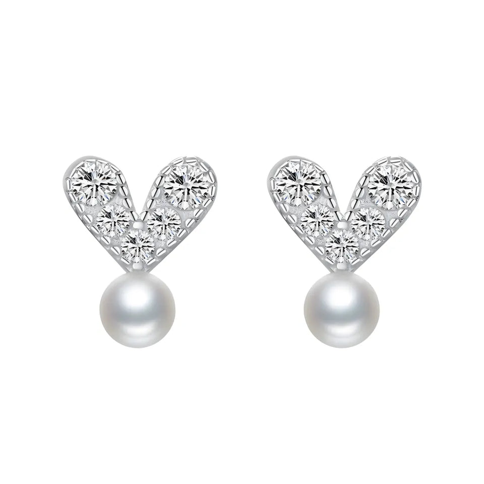 brinco-de-prata-pearl-com-zirconias-e-perola-no-fundo-branco