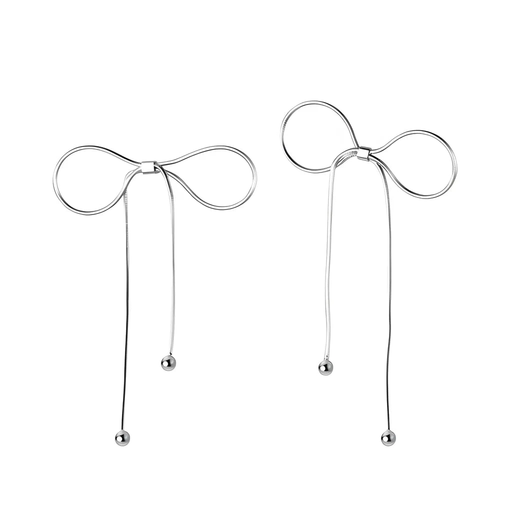 brinco-em-prata-bowknot-no-fundo-branco