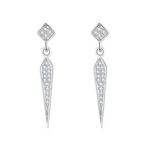 brinco-em-prata-italian-com-zirconias-no-fundo-branco