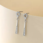 brinco-em-prata-let-com-zirconia-lado-direito
