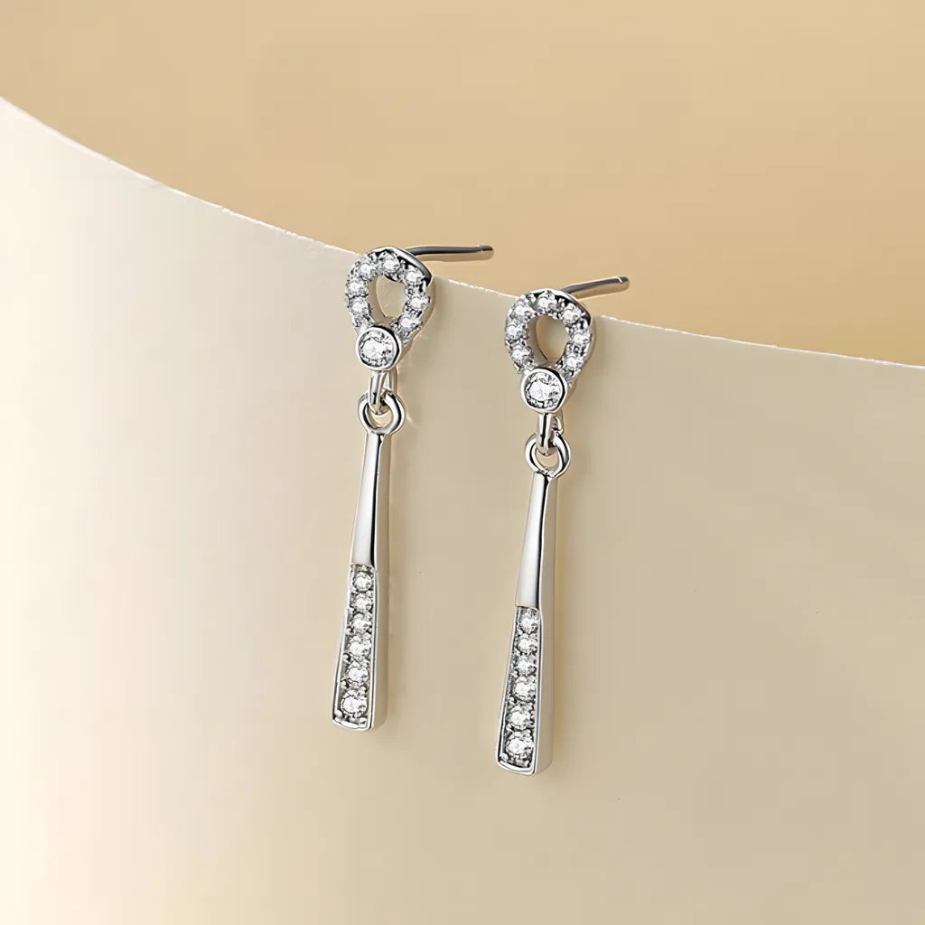 brinco-em-prata-let-com-zirconia-lado-direito