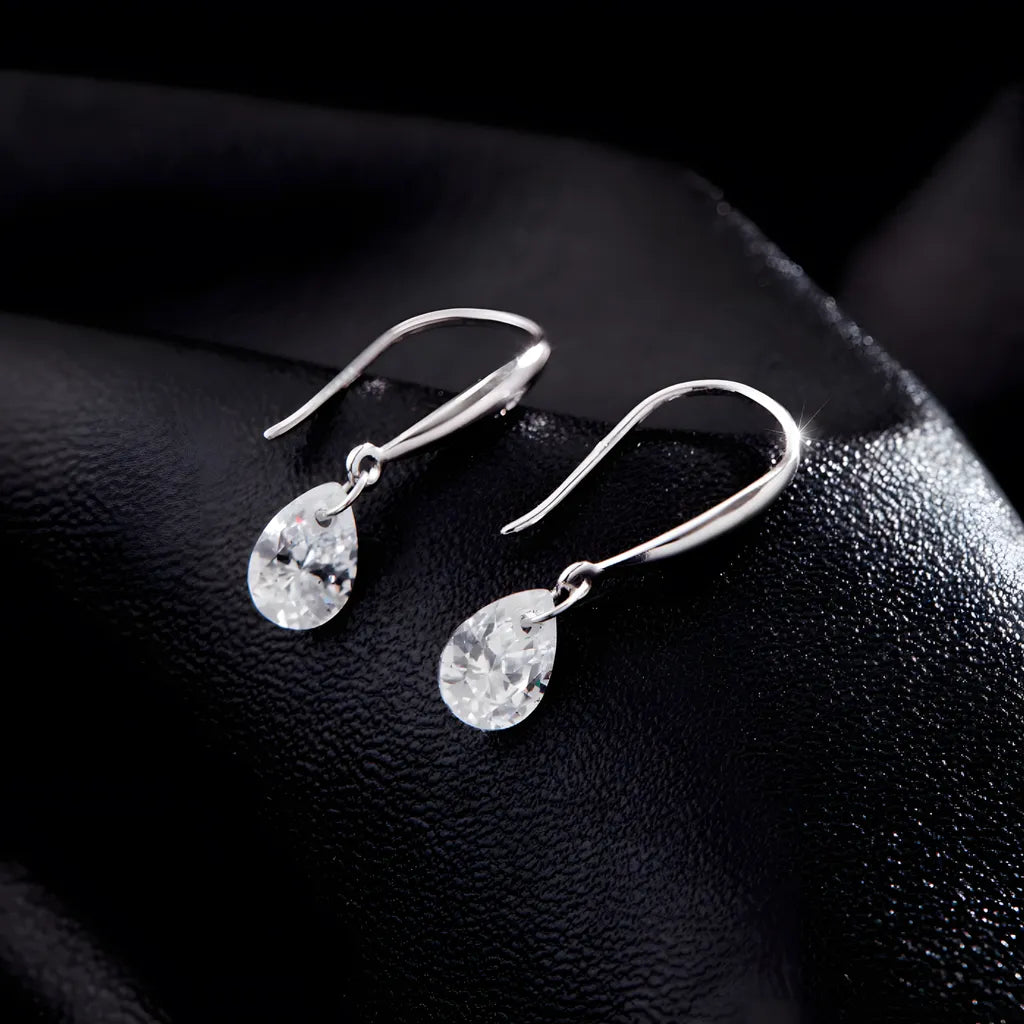 brinco-em-prata-shiny-com-zirconia-foto-lado-direito