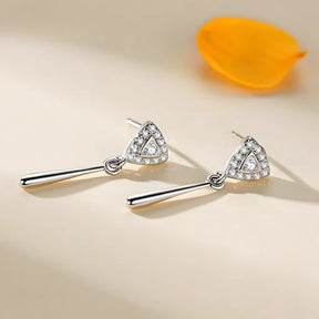 brinco-em-prata-suic-com-zirconias-foto-deitados