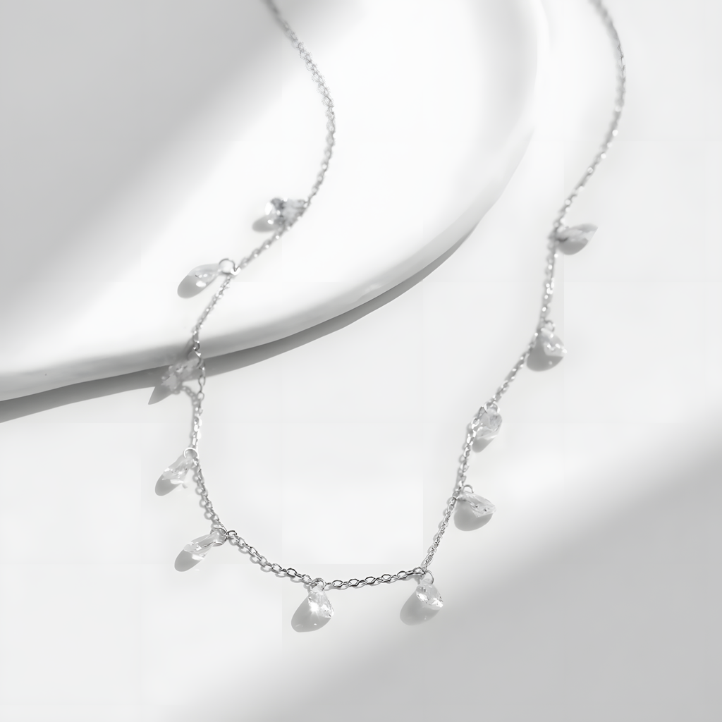 colar-de-prata-marta-com-zirconias-incolor-de-frente