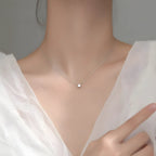 colar-de-prata-neil-com-zirconia-sendo-utilizado-no-pescoco