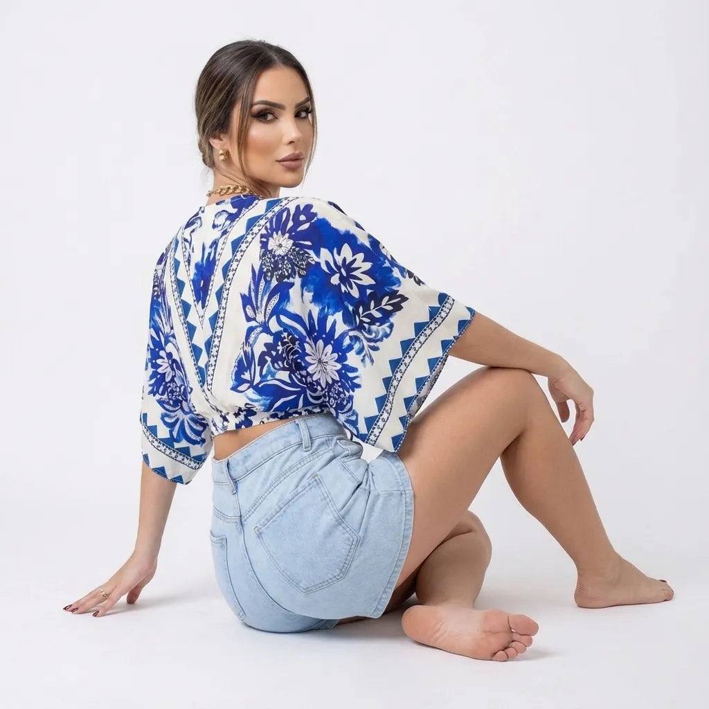 cropped-manga-japonesa-estampado-rainny-costas-sentado