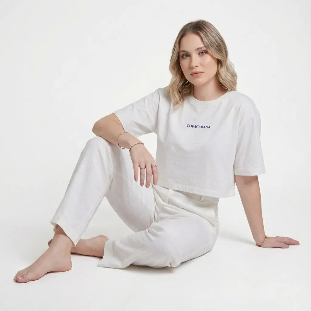 cropped-oversized-estampado-copacabana-sentado