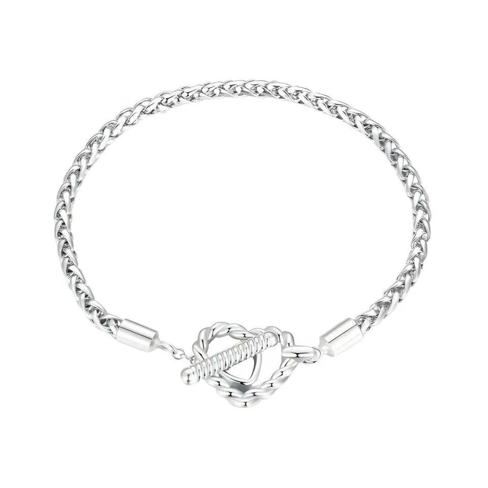 pulseira-berloque-em-prata-adele-no-fundo-branco