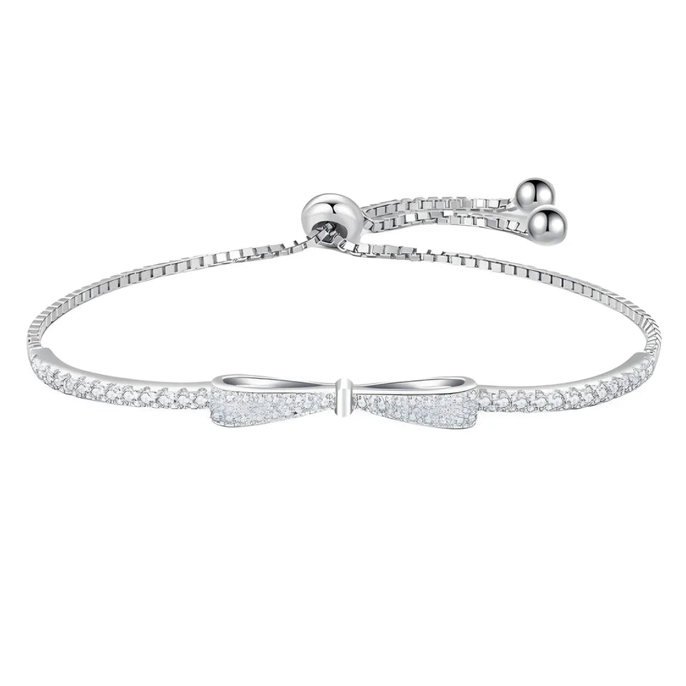 pulseira-de-prata-bowknot-com-zirconia-no-fundo-branco
