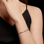 pulseira-de-prata-elaina-com-moissanites-sendo-utilizado-no-braco-direito