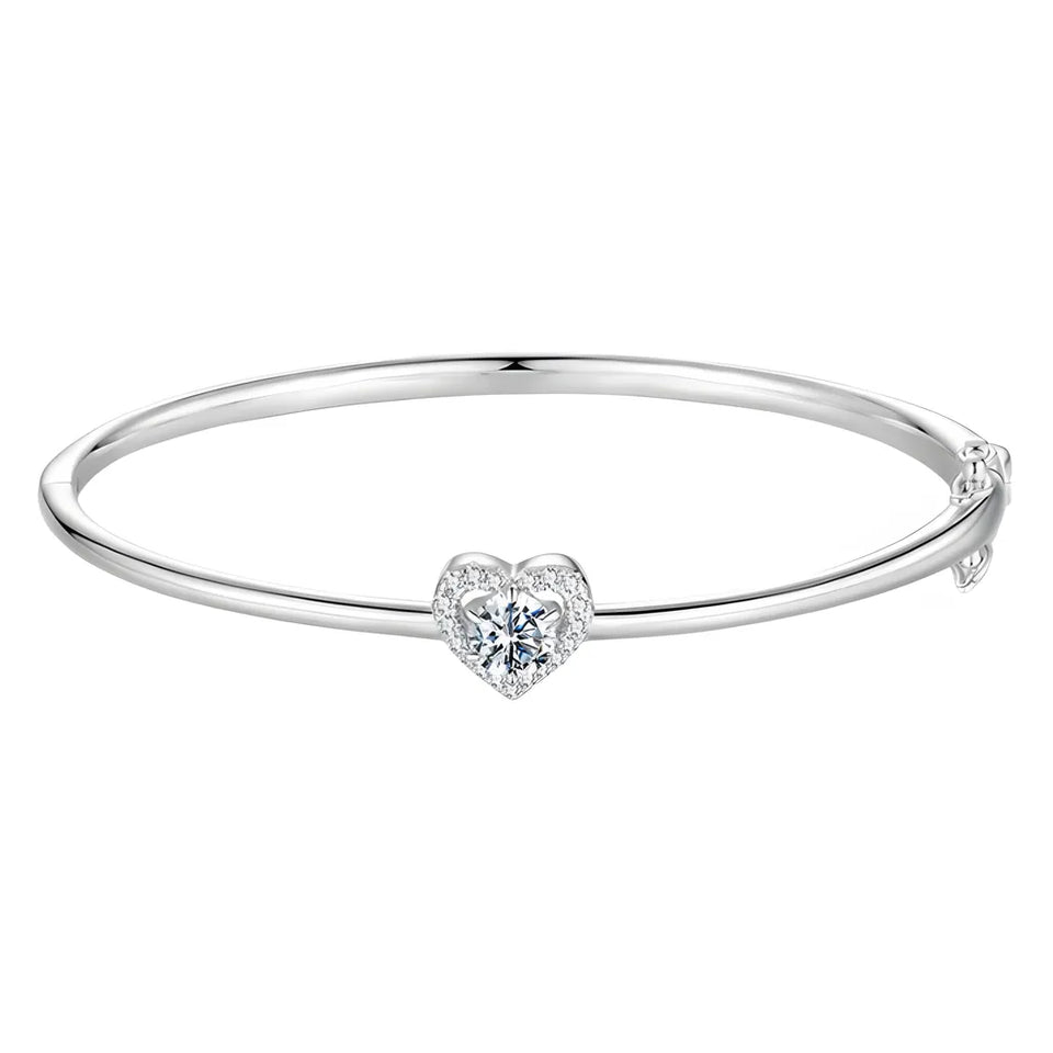 pulseira-de-prata-elaina-com-moissanites-no-fundo-branco