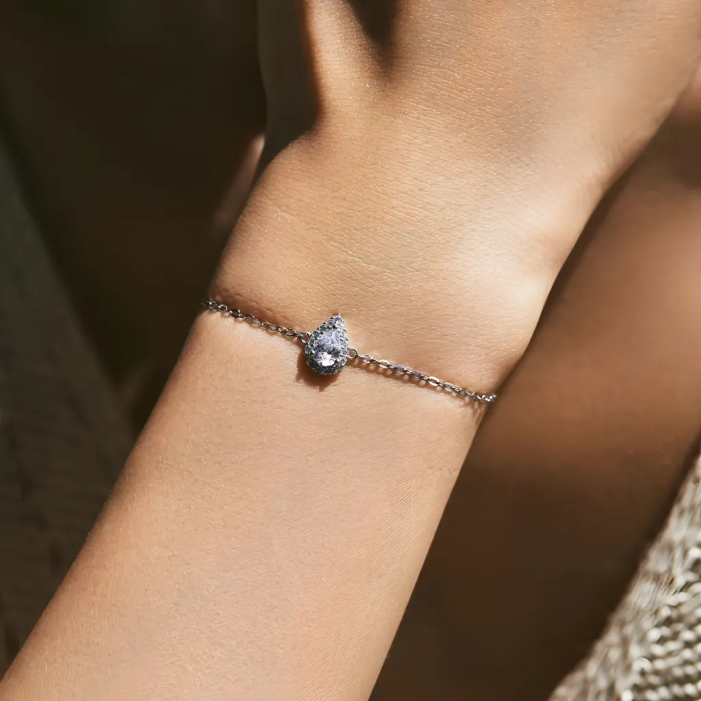 pulseira-de-prata-julieta-com-zirconia-foto-sendo-utilizado-no-braco