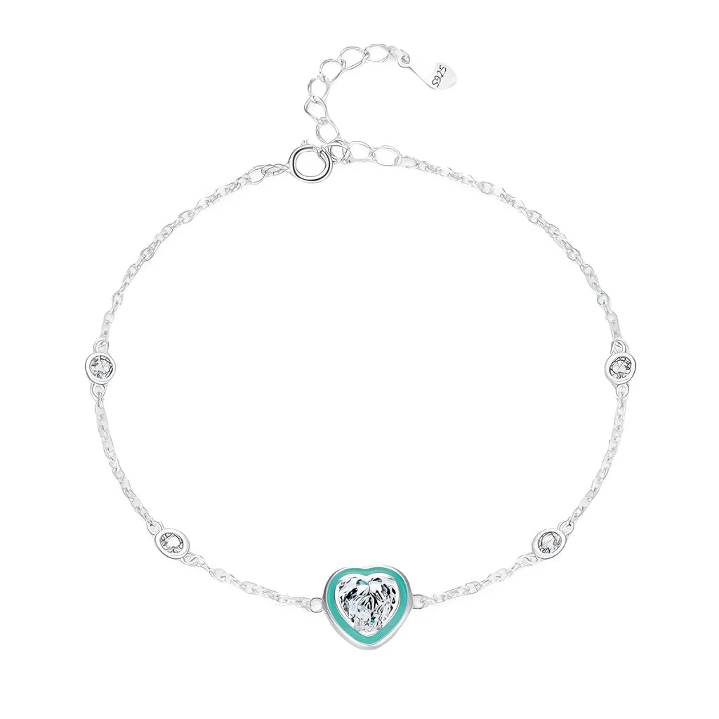pulseira-de-prata-laure-com-zirconias-no-fundo-branco