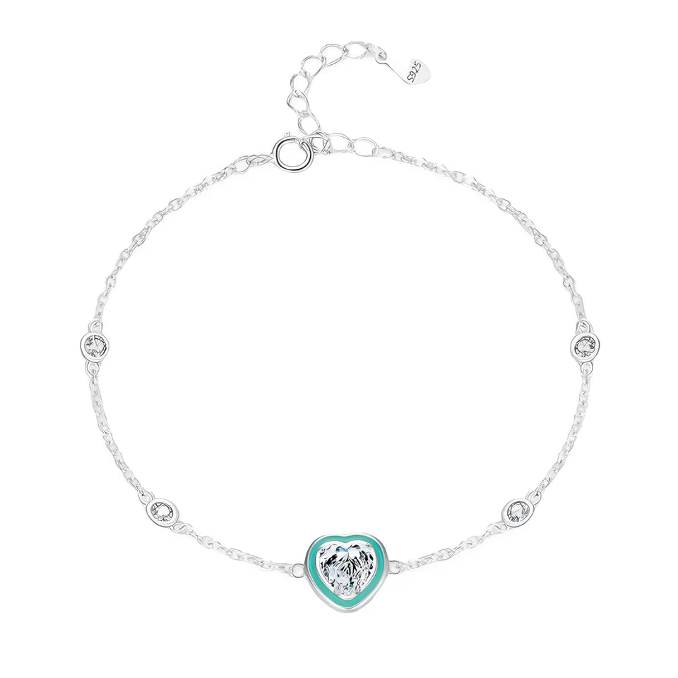 pulseira-de-prata-laure-com-zirconias-no-fundo-branco