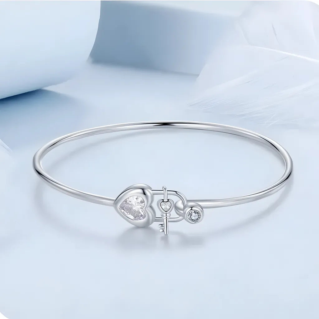 pulseira-de-prata-lock-banhado-em-ouro-branco-com-zirconias-de-frente