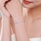 pulseira-de-prata-lyle-com-zirconias-sendo-utilizada-no-braco
