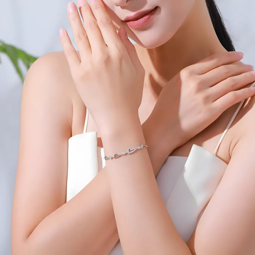 pulseira-de-prata-perline-com-zirconias-sendo-utilizado-no-braco