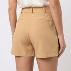 short-alfaiataria-feminino-com-cinto-corina-costas-perto