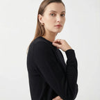 sueter-feminino-em-trico-com-gola-redonda-let-lado-perto