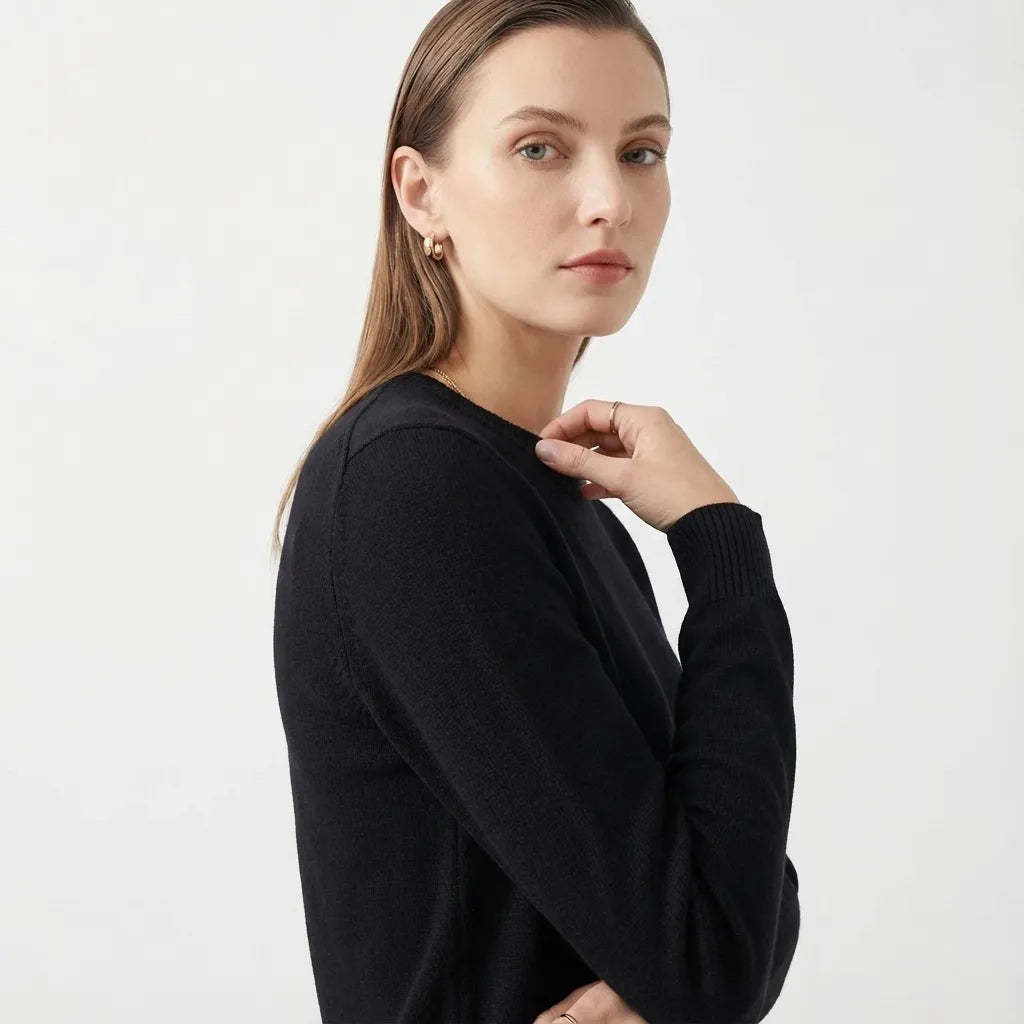 sueter-feminino-em-trico-com-gola-redonda-let-lado-perto