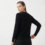 sueter-feminino-em-trico-com-gola-redonda-let-costas-perto