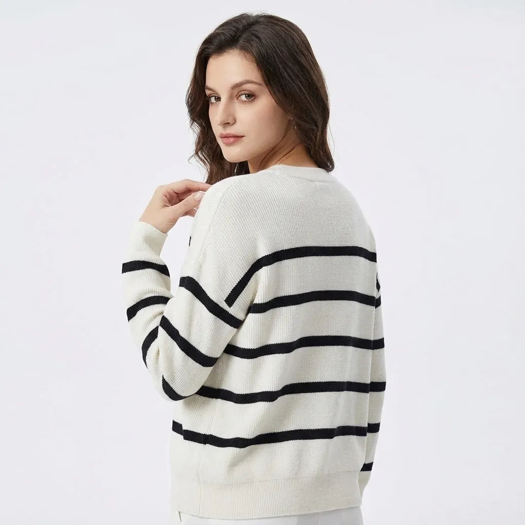 sueter-feminino-em-trico-listrado-emanuelle-costas-perto