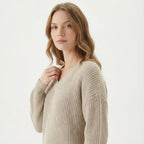 sueter-feminino-em-trico-manga-bufante-armine-lado-perto