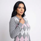 sueter-feminino-em-trico-xadrez-audrey-frente-perto-2