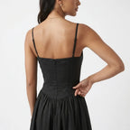 vestido-corset-midi-arielle-costas-perto