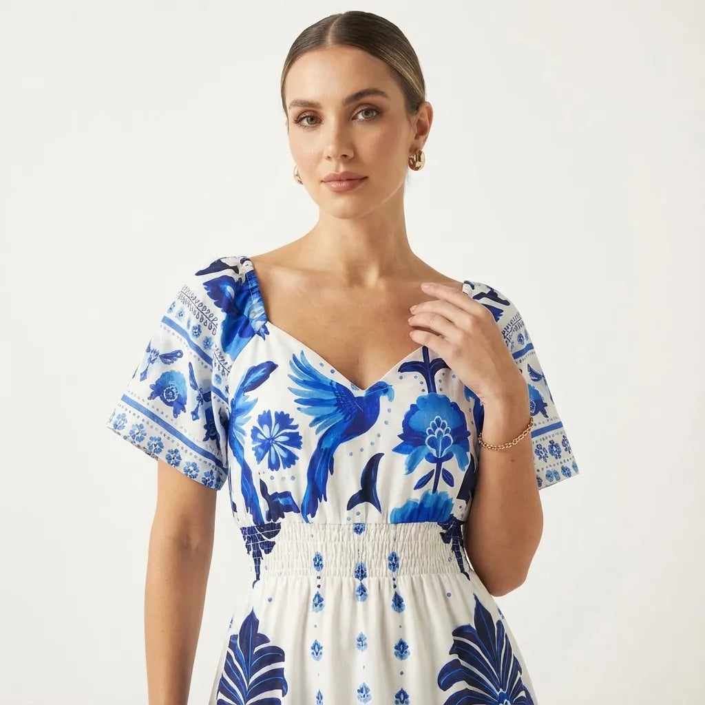 vestido-curto-estampado-chic-frente-perto