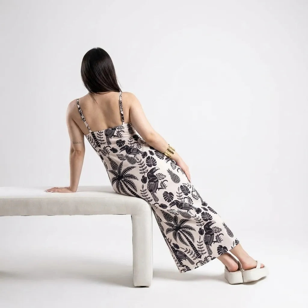 vestido-florido-midi-laure-encostado-2