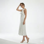 vestido-midi-poa-sky-lado-mao-na-cabeca